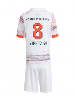 Billige Bayern Munich Leon Goretzka #8 Bortedraktsett Barn 2025-26 Kortermet (+ Korte bukser)